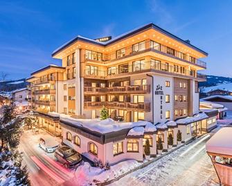 Hotel Zentral superior - Kirchberg in Tirol - Edificio