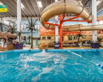 Seven Oaks Hotel Regina - Regina - Zwembad