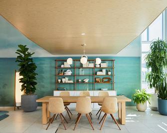 Courtyard by Marriott Santa Barbara Downtown - Santa Bárbara - Lobby