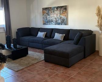 Villa with pool in Central Portugal near the Douro Valley - Moimenta da Beira - Living room