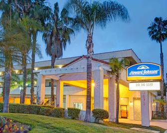 Howard Johnson by Wyndham Torrance - Torrance - Edificio