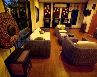 Ploykhumthong Boutique Resort - Bangkok - Sala de estar