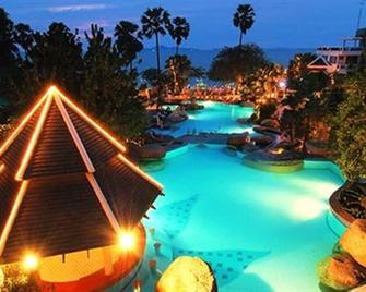 Long Beach Garden Hotel & Pavilions - Pattaya - Pool