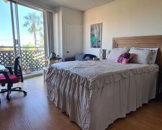 Luxury Private Bedroom and Full Bathroom inside - Los Angeles - Bedroom