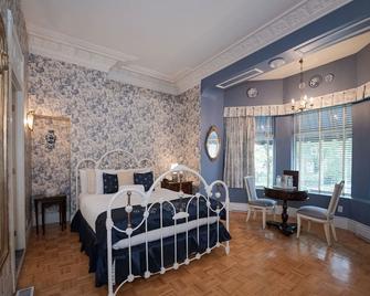 Manoir Sherbrooke - Montreal - Bedroom
