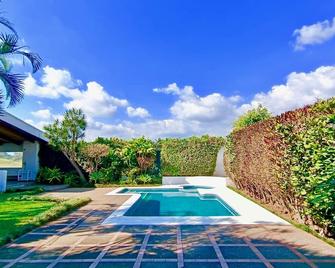 Hermosa Habitación privada en la Sabana, San Jose - San José - Piscina