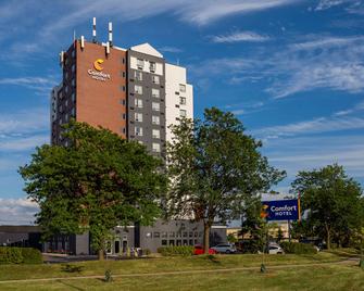 Comfort Hotel Airport North - Toronto - Building