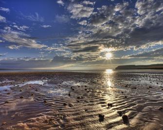 Northern Sands Hotel - Thurso - Beach