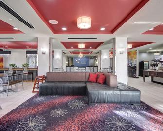 Holiday Inn Express & Suites Oklahoma City North - Kota Oklahoma - Lobi