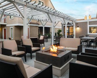 Residence Inn by Marriott Long Beach - Long Beach - Binnenhof