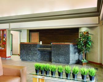 Days Inn by Wyndham Red Deer - Red Deer - Front desk