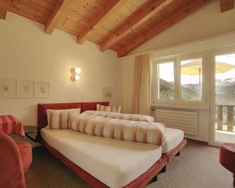 Hotel Zarera - Poschiavo - Bedroom