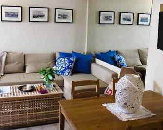 Rhodes Backpackers Boutique Hostel - Rodas - Sala de estar