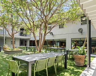 Prime ATX Location Steps to Coffee, Eats and More - Austin - Patio