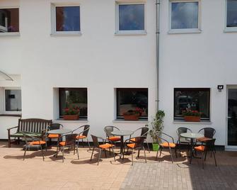 Hotel Am Kamin - Duisburg - Innenhof