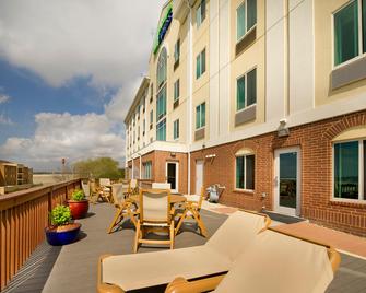 Holiday Inn Express & Suites San Antonio West-Seaworld Area - San Antonio - Balkong