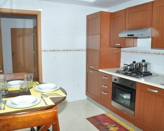 Miradouro de Gamboa - Praia - Kitchen