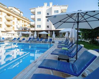 Private Hotel - İçmeler - Pool