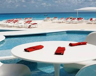 Cancun Bay Suite - Cancún - Piscina