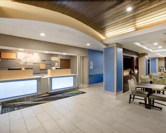 Holiday Inn Express & Suites Columbus - Columbus - Gebäude
