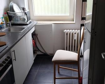 Stylish Studio with WiFi Near Kiel Port with Sea Views & Park Nearby. - Kiel - Kök