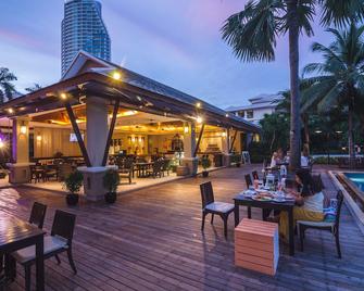 Ravindra Beach Resort and Spa - Pattaya Pusat - Serambi