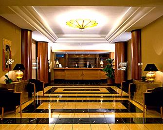Ramada by Wyndham Naples - Naples - Front desk