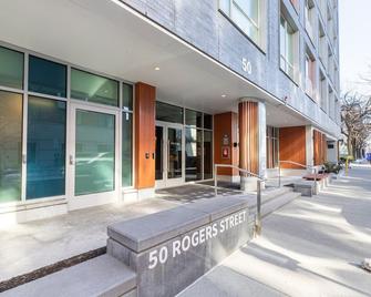 Striking Kendall Sq 1BR w/ Gym, near Restaurants, by Blueground - Boston - Edificio