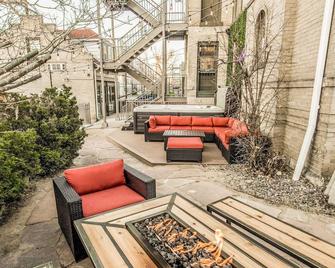 Ember Hostel - Denver - Hàng hiên