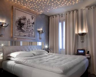Petit Madeleine Hotel - Paris - Bedroom