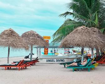 Golden Beach Hotel & Restaurant - Trincomalee - Playa