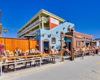 Surfer Beach Hotel - San Diego - Building
