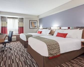 Microtel Inn & Suites by Wyndham Ladysmith Oyster Bay - Ladysmith - Bedroom