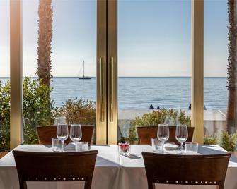 B&b Hotel Diano Marina Palace - Diano Marina - Restaurante