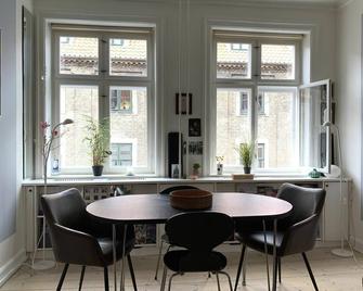 City Apartment in Copenhagen with 1 bedrooms sleeps 2 - Copenhagen - Dining room