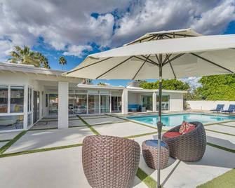 Palm Springs Oasis w/ Mtn Views, 2 Mi to Dtwn! - Palm Springs - Pool