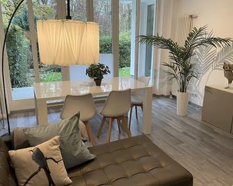 Berlin Sybille Gania Steglitz -Lichterfelde/West - Berlin - Yemek odası