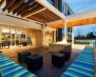 Home2 Suites by Hilton Omaha/West - Omaha - Patio