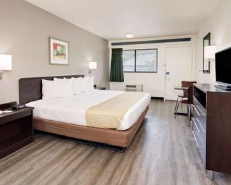 Travelodge by Wyndham College Park - College Park - Bedroom
