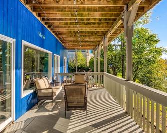 Starlight Lakehouse; Your Magical 5 Bdrm Getaway! W/ Brand New 7 Seater Hot Tub! - Monticello - Балкон