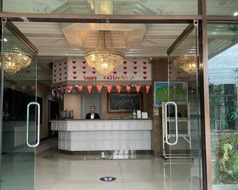 Cebu Northwinds Hotel - Cebu City - Front desk