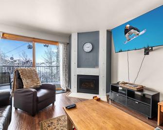 Ski Inn - Steamboat Springs - Living room