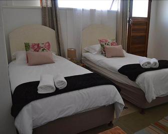 Suzie's Coffee Shop Accommodation - Kuils River - Habitación