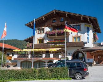 Hotel Schneeberger - Niederau - Gebäude