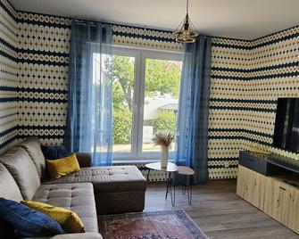 Schölerberg Appartement l ruhige Lage l nah an Zoo - Osnabrück - Living room