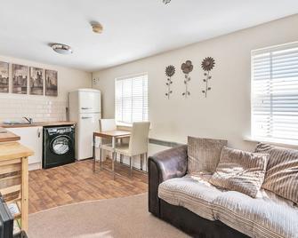 Garden Street Apartments - Derby - Living room