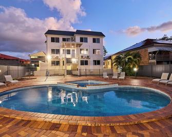 Southport Motel & Apartments - Southport - Piscină