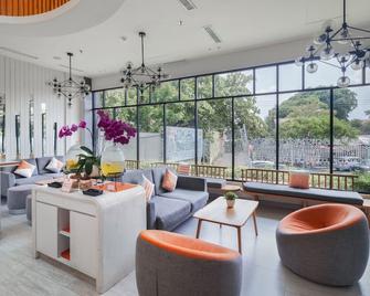 Harris Hotel Kuta Tuban Bali - Kuta - Lounge