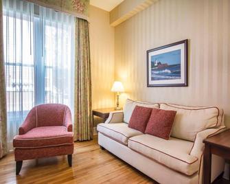 Quality Inn & Suites Downtown - Charlottetown - Sala de estar