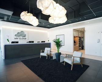 My Cloud Transit Hotel - Frankfurt am Main - Front desk